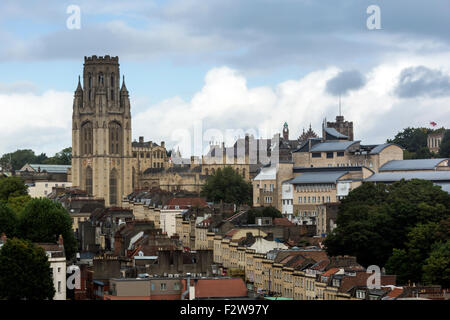 La vue depuis le toit de la cathédrale de Bristol/tour à la rue Park nord jusqu'à l'Université Memorial Building des testaments. Banque D'Images