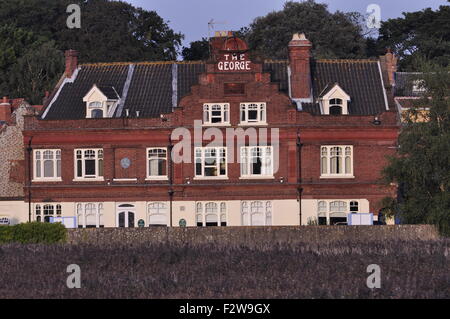 Le George Hotel, le CLAJ-prochain-la-Mer, sur la côte nord du comté de Norfolk, au Royaume-Uni. Banque D'Images