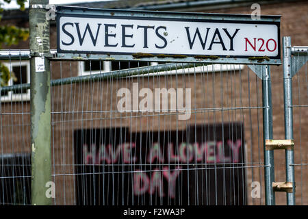 Londres, Royaume-Uni. 24 Septembre, 2015. Les militants protestent contre la façon dont les sucreries les expulsions sont supprimés de toits par huissiers, avant d'être arrêté. Credit : Pete Maclaine/Alamy Live News Banque D'Images