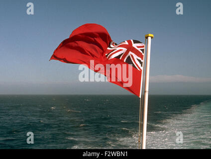 AJAXNETPHOTO. En mer. Navire marchand - FLAG - RED ENSIGN DE LA MARINE MARCHANDE BRITANNIQUE. PHOTO:JONATHAN/EASTLNAD AJAX REF : 0055 46 Banque D'Images