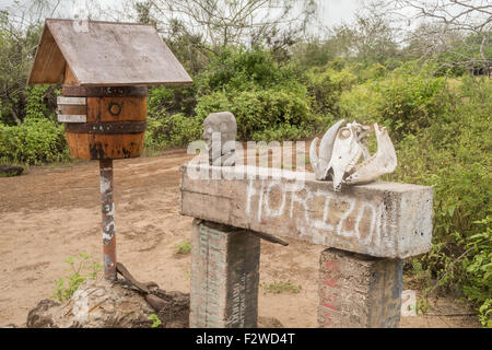 Post box sur l'Île Floreana. Banque D'Images