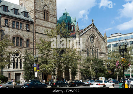 Scène de rue sur Copley Square avec le nouveau Vieux Sud derrière l'Église à Boston Banque D'Images