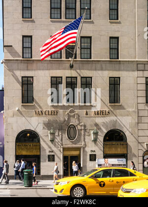 Bergdorf Goodman Department Store de la Cinquième Avenue, NYC Banque D'Images