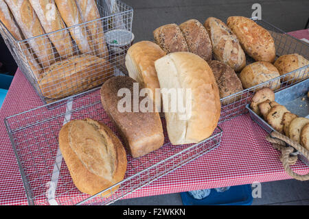 Des petits pains au marché local (dimanche marché de fermiers à Baie Saint Paul, Québec, Canada) Banque D'Images