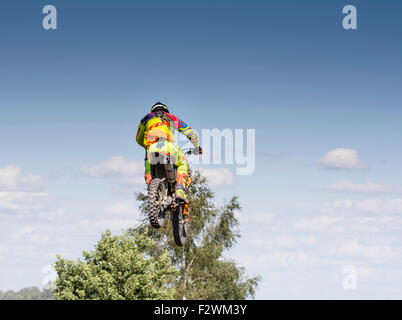 MUNICH, ALLEMAGNE - le 17 août : Inconnu rider participe à la formation de la Club Motorsport Freisinger Baer à Munich Banque D'Images