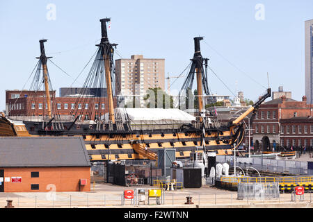 HMS Victory ( Seigneur le vaisseau amiral de Nelson à la bataille de Trafalgar en 1805) dans la région de Portsmouth Historic Dockyard, Portsmouth, Hampshire. Banque D'Images