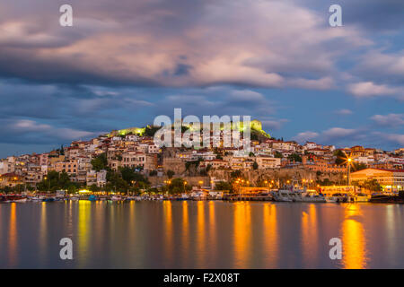 La ville de Kavala, dans le nord de la Grèce. Banque D'Images