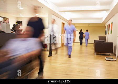 Situation de l'infirmière chargée de l'hôpital moderne Banque D'Images