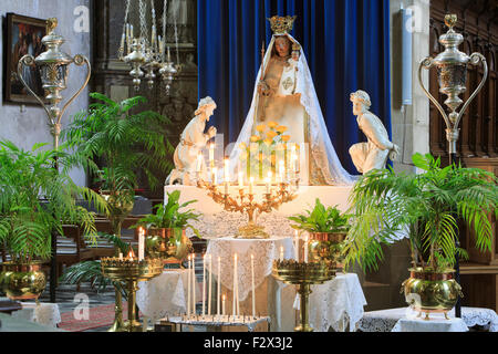 Statue de Vierge à l'enfant à l'église Saint John's à Mechelen, Belgique Banque D'Images