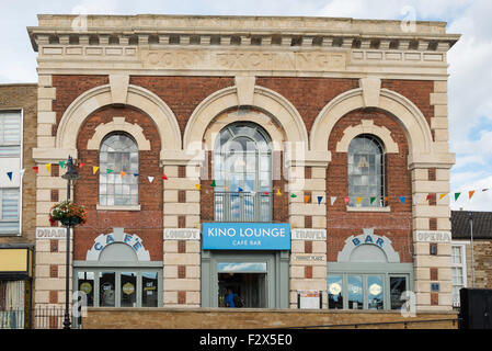 Bâtiment Corn Exchange (Kino Lounge Cafe), Place du marché, Kettering, Northamptonshire, Angleterre, Royaume-Uni Banque D'Images