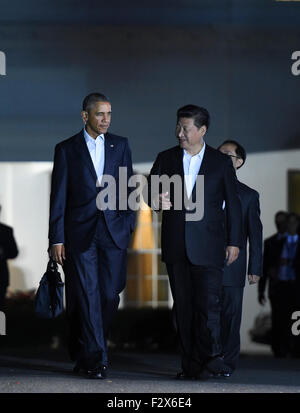 Washington, USA. Sep 24, 2015. Le président chinois Xi Jinping (R) et son homologue américain Barack Obama à pied à un dîner privé près de la Maison Blanche à Washington, DC, la capitale des États-Unis, le 24 septembre, 2015. Crédit : Li Xueren/Xinhua/Alamy Live News Banque D'Images