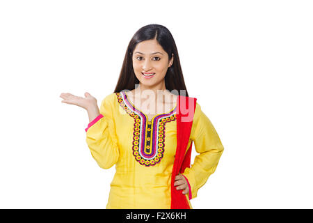 1 Femme indienne ménagère part montrant Palm Banque D'Images