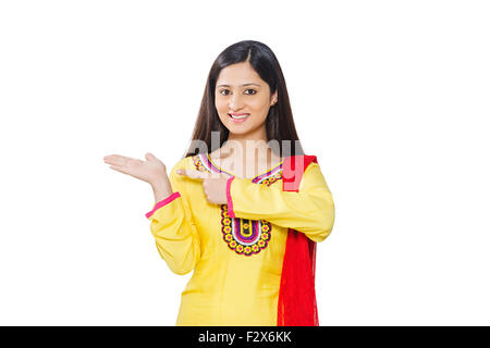 1 Femme indienne ménagère part montrant Palm Banque D'Images