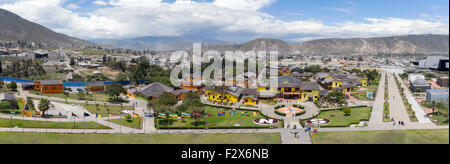 Vue du haut de la Mitad del Mundo Monument, près de Quito, Équateur Banque D'Images