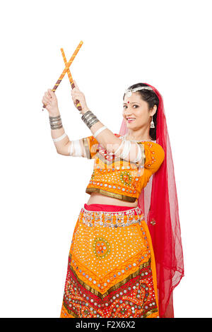 1 Indian woman Rajasthani Navaratri Dandiya dance Banque D'Images