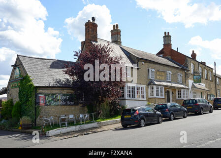 17e siècle l'Auberge du Cheval Blanc, les stocks Hill, Silverstone, Northamptonshire, Angleterre, Royaume-Uni Banque D'Images