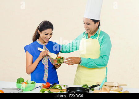 2 père et fille indienne Cuisine Cuisine Banque D'Images