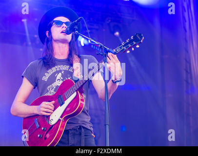 Singer/songwriter James Bay effectue sur scène au iHeartRadio Music Festival 2015 au village de Las Vegas Banque D'Images