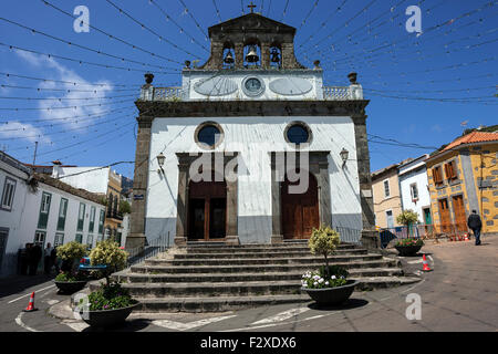 Église, Église paroissiale de la Vega de San Mateo, décoré de guirlandes lumineuses, Vega de San Mateo, Gran Canaria, Îles Canaries Banque D'Images