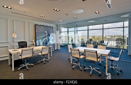 Suite du chef de la salle de réunion. Net-a-Porter bureaux régionaux au Westfield Centre, Londres, Royaume-Uni. Architecte : Studiofiber, 2014. Banque D'Images