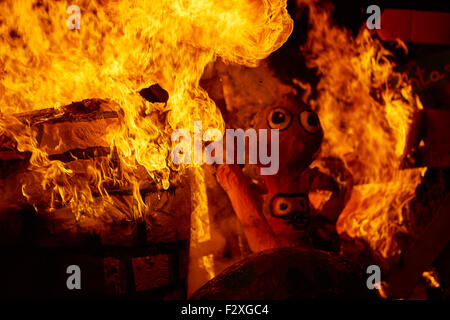 Feu de brûler à Valence Fallas fest au 19 mars Espagne tradition Banque D'Images