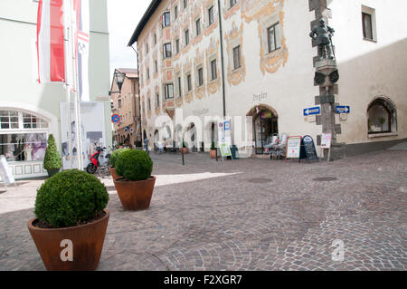 Autriche, Tyrol, Schwaz. Mairie de Franz Josef Rue piétonne dans la vieille ville Banque D'Images