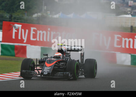 Suzuka, au Japon. 25 Septembre, 2015. Grand Prix de Formule 1 du Japon. - Honda McLaren Jenson Button en photo au cours de la pluie vendredi. pratique touchés Credit : Action Plus Sport/Alamy Live News Banque D'Images