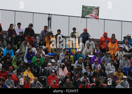 Suzuka, au Japon. 25 Septembre, 2015. Grand Prix de Formule 1 du Japon. Fans de Circuit Suzuka photographié au cours de la pluie vendredi. pratique touchés Credit : Action Plus Sport/Alamy Live News Banque D'Images