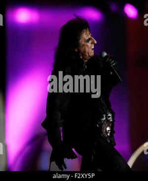 Rio de Janeiro, Brésil. September 24th, 2015. Rock in Rio. Le chanteur Alice Cooper réalise avec le Hollywood Vampires bande au concert Rock in Rio. . Crédit : Antonio Di Paola/Alamy Live News Banque D'Images