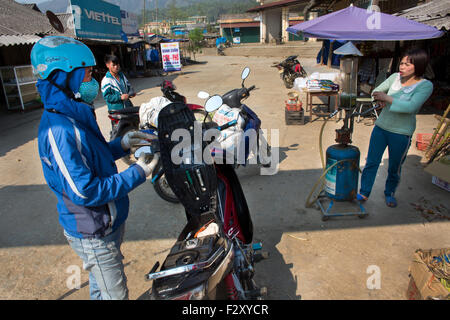 La station d'essence dans le nord du Vietnam Banque D'Images