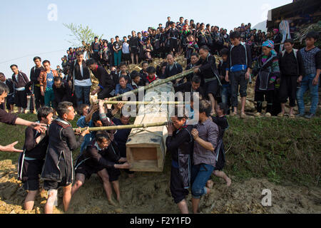 Funérailles d'un 'Black' tribu Hmong dans le nord du Vietnam. Banque D'Images