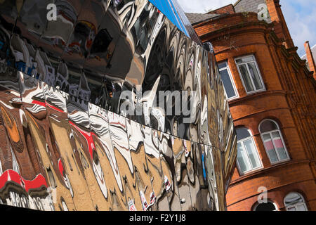 Réflexions sur Grand Central shopping centre en Navigation Street, Birmingham, West Midlands. Banque D'Images