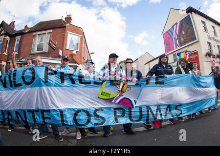 09,2015. Stade Kingsholm, Gloucester, en Angleterre. Coupe du Monde de Rugby. L'Argentine contre la Géorgie. Des fans de l'Argentine sur la photo avant de kickoff. Banque D'Images