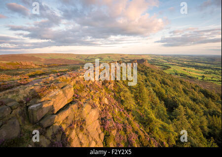 Les blattes et Hen Cloud, parc national de Peak District, Staffordshire UK Banque D'Images