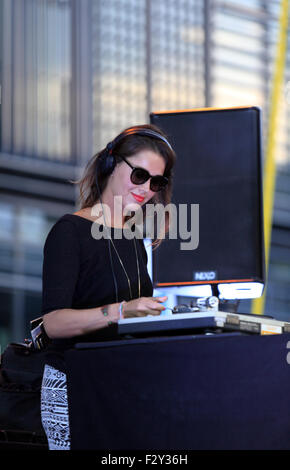 Festival Radio-France / Pandemonium - Place de la nouvelle mairie. MOLLY (dj - Paris) à Montpellier, en France. Banque D'Images