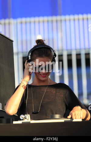 Festival Radio-France / Pandemonium - Place de la nouvelle mairie. MOLLY (dj - Paris) à Montpellier, en France. Banque D'Images