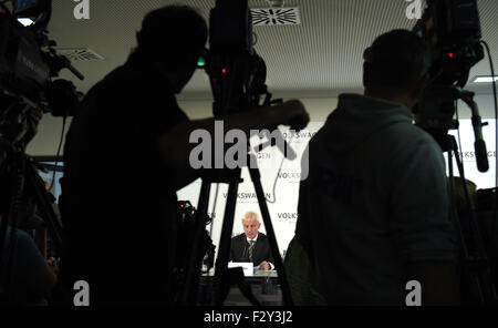 Wolfsburg, Allemagne. 25 Septembre, 2015. Matthias Mueller, le nouveau chef de la direction de Volkswagen AG, tient une conférence de presse à l'usine de VW à Wolfsburg, Allemagne, 25 septembre 2015. PHOTO : RAINER JENSEN/DPA/Alamy Live News Banque D'Images