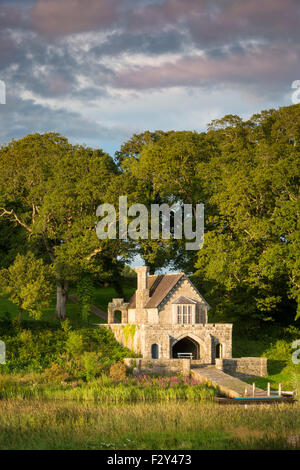 Château Crom Boathouse le long du Lough Erne en Irlande du Nord, Royaume-Uni Banque D'Images