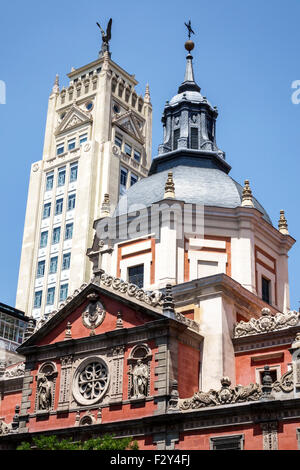 Madrid Espagne,Hispanic Centro,Calle de Alcala,Iglesia de las Calatravas,église,façade,dôme,Edificio la Union y el Fenix,bâtiments,Spain15701041 Banque D'Images