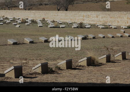 Arrangement de base 1 parcelles (en premier plan), 2,3 (afar) sur WGC Portianos cimetière militaire du village. L'île de Limnos, Grèce. Banque D'Images