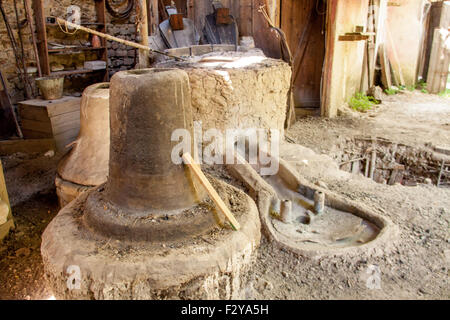 Processus historique de la production de cloches en laiton - UMBRIA, Italie Banque D'Images