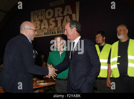 Pordenone, Italie. 25 Septembre, 2015. Luca Zaia, président de la Région Vénétie avec Euro Sous-Lorenzo Fontana (L) assiste au parti de la Lega Nord (Ligue du Nord) rassemblement régional le 25 septembre, 2015 à Pordenone Crédit : Andrea Spinelli/Alamy Live News Banque D'Images