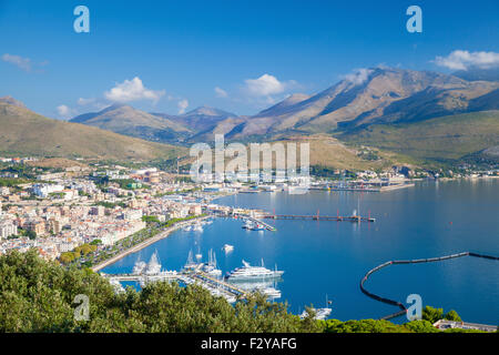 Baie de Gaeta, Italie. Paysage matin d'été Banque D'Images