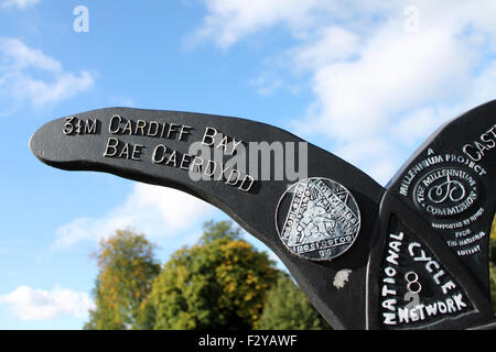 National cycle network marqueur, Millennium Bridge, Sophia gardens, Cardiff, Pays de Galles, Royaume-Uni Banque D'Images