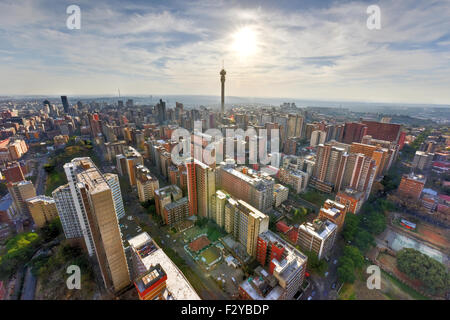 La Hillbrow Tower (JG Strijdom Tower) est une tour haute situé dans le quartier de Hillbrow, à Johannesburg, Afrique du Sud. Banque D'Images