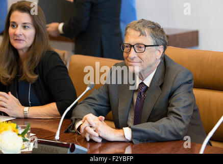 New York City, United States. 25 Septembre, 2015. Bill Gates(droite) et Melinda Gates (à gauche) assiste à la réunion de nouveaux objectifs de développement durable au siège des Nations Unies à New York. Credit : Luiz Rampelotto/Pacific Press/Alamy Live News Banque D'Images