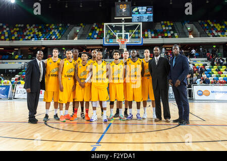 Londres, Royaume-Uni. 25 Septembre, 2015. L'équipe et les entraîneurs des Lions de Londres après la London Lions contre Leeds vigueur BBL jeu à l'Arène de cuivre dans le parc olympique. Les Lions Londres 99-60 win. Credit : Imageplotter/Alamy Live News Banque D'Images