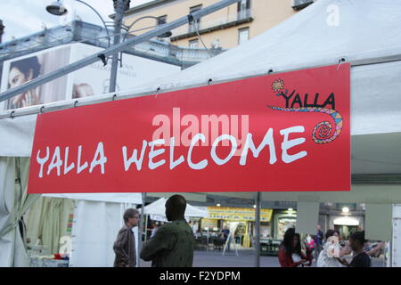 Naples, Italie. 25 Septembre, 2015. Yallafest 2015 Napoli Multicultural Festival débutera du 25 septembre jusqu'au 27 à Piazza Dante Il est ouvert à toutes les cultures avec de nombreux concerts, des débats, des jeux et des danses qui vise à célébrer l'être ensemble, de surmonter les facteurs sociaux, culturels et la nationalité. Credit : Salvatore Esposito/Pacific Press/Alamy Live News Banque D'Images