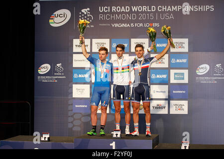 RICHMOND (Virginie), 25 sept., 2015. Les gagnants du Championnat du Monde de Cyclisme sur Route Course sur route de moins de 23 ans Hommes apparaissent à la Richmond Convention Center : 1ère, Kevin Ledanois (France) ; 2ème, Simone Consonni (Italie) ; 3ème, Anthony Turgis (France). Credit : Ironstring/Alamy Live News Banque D'Images