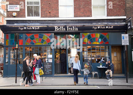 Londres - 2 SEPTEMBRE : l'extérieur de Bella Italia sur le Septembre 2nd, 2015 à Londres, Angleterre, Royaume-Uni. Bella Italia est un succès Banque D'Images